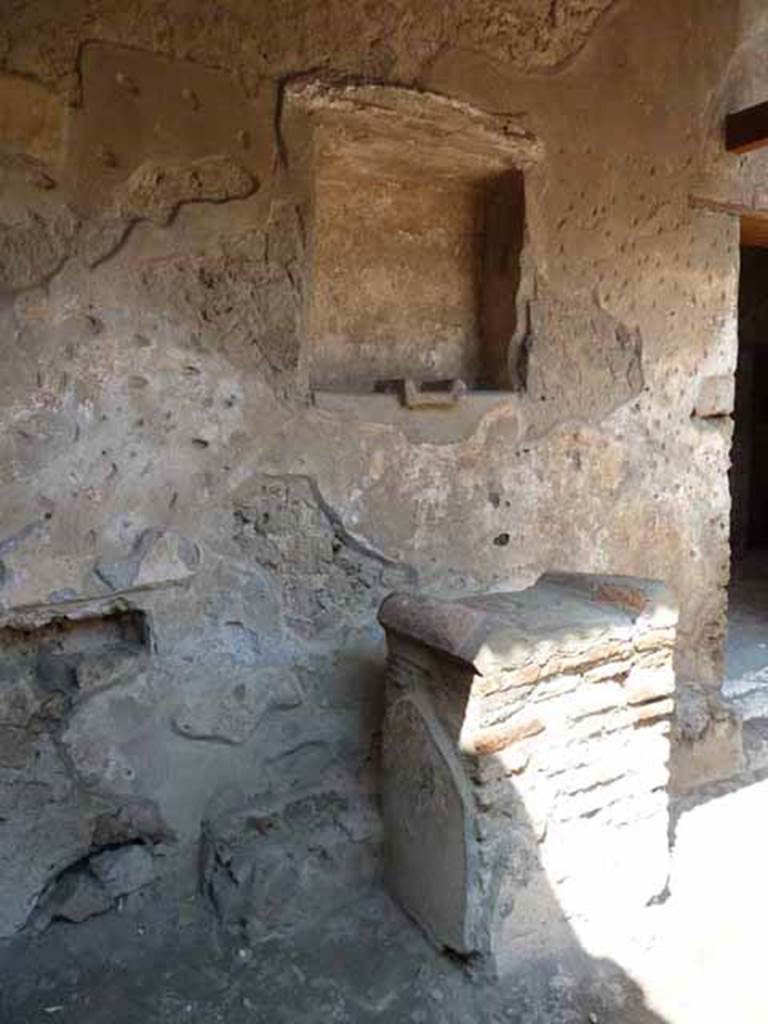 Villa of Mysteries, Pompeii. May 2010. Room 61, lararium in north wall of kitchen courtyard.