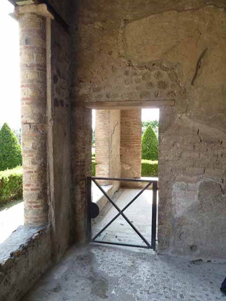 Villa of Mysteries, Pompeii. May 2010. Doorway to room 9, daytime cubiculum.