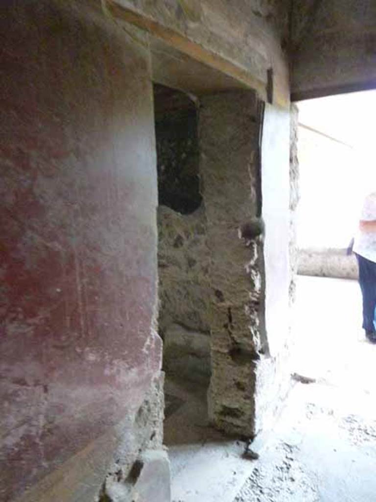 Villa of Mysteries, Pompeii. May 2010. Corridor F1, east wall near portico P1. Doorway to room 6, looking south.