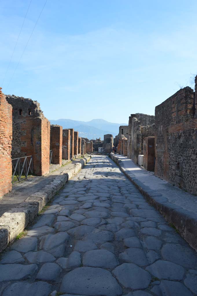 Via Consolare, Pompeii, October 2017. 
Looking south from between VI.3.4 on left, and VI.17.29, on right.
Foto Taylor Lauritsen, ERC Grant 681269 DÉCOR.
