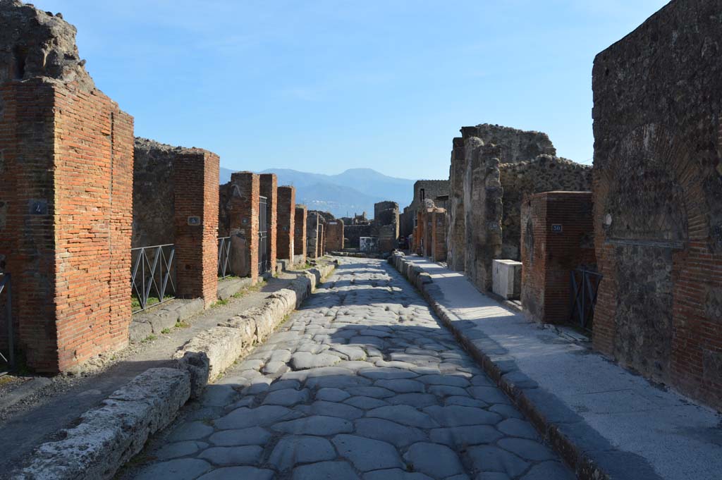 Via Consolare, Pompeii, October 2017. 
Looking south from between VI.3.4 on left, and VI.17.30, on right.
Foto Taylor Lauritsen, ERC Grant 681269 DÉCOR.

