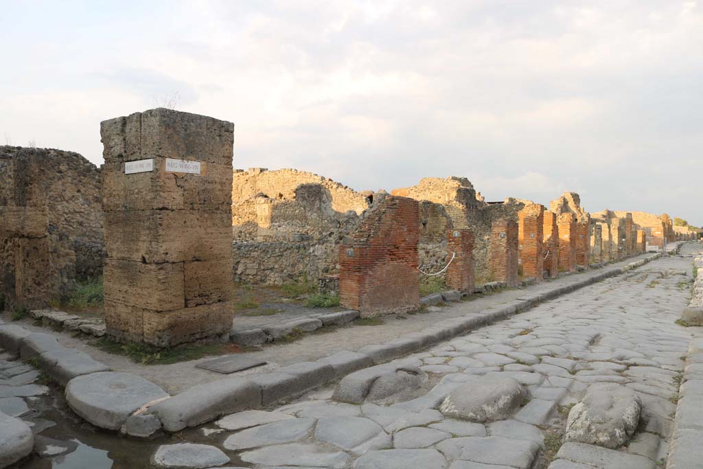 Via della Fortuna, north side. December 2018. 
Looking east along south side of insula VI.14, from VI.14.1, on left towards VI.14.16. Photo courtesy of Aude Durand.
