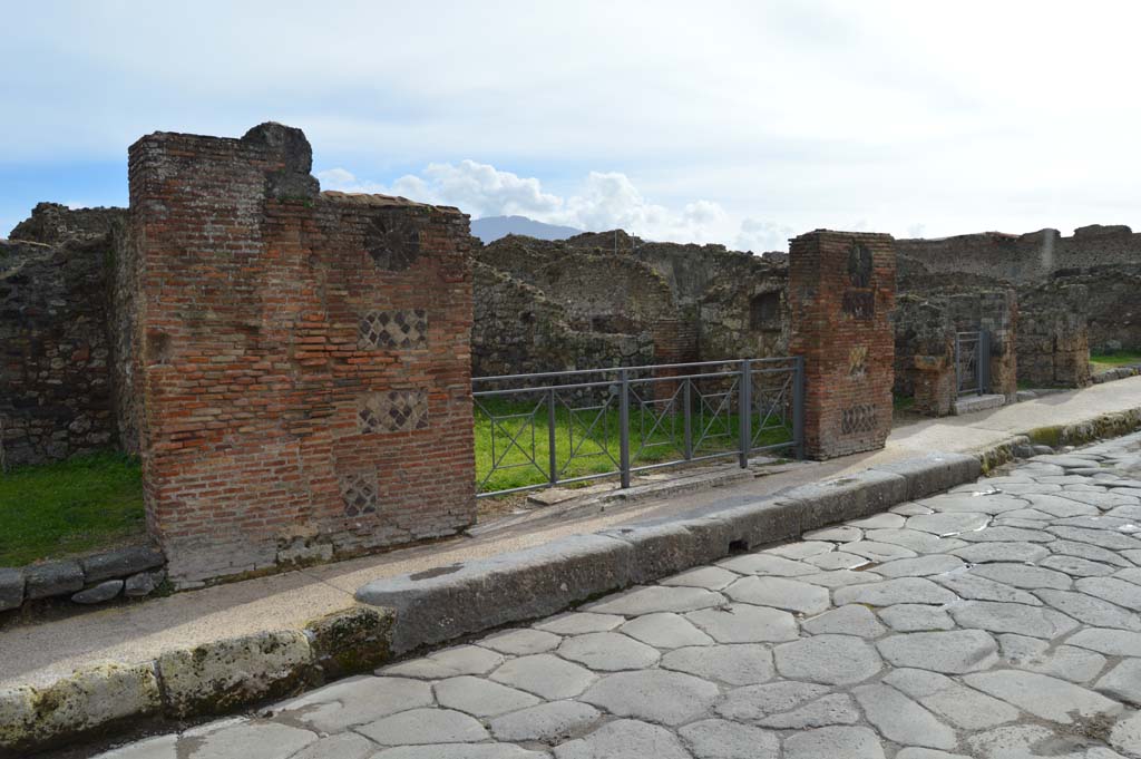 Via della Fortuna, south side, Pompeii. March 2018. Looking south-west towards VII.3.9, on left, and pilasters between VII.3.8/7.
Foto Taylor Lauritsen, ERC Grant 681269 DÉCOR.

