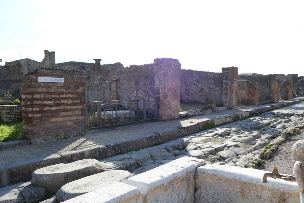 Via della Fortuna, south side, Pompeii. December 2018. Looking south across Via della Fortuna from fountain. Photo courtesy of Aude Durand.

