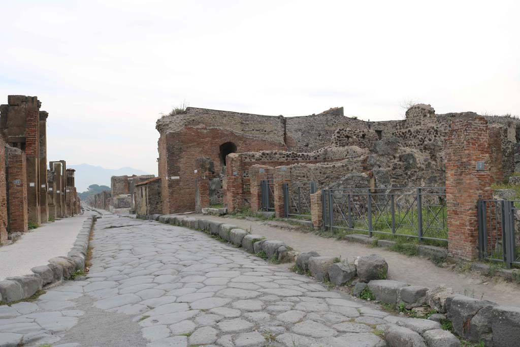 Via delle Terme, Pompeii. September 2018. 
Looking east from near junction with Via Consolare and VI.6, on left, and VII.6.7, on right. Photo courtesy of Aude Durand.
