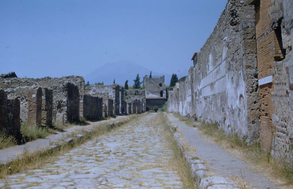 Via di Mercurio, Pompeii. 1950s. Looking north between VI.7 and VI.9, towards Tower XI.  
Photo courtesy of Rick Bauer.
