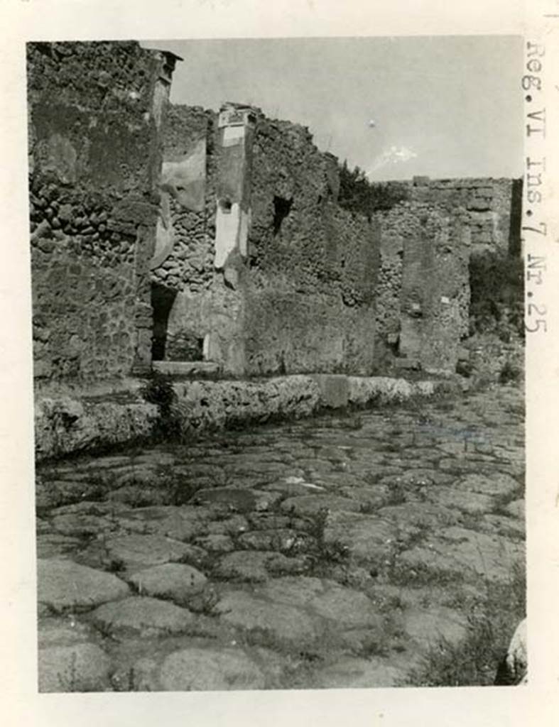 Via di Mercurio. 1937-39. Looking towards the west side at the northern end with doorways to VI.7.25 and VI.7.26. Photo courtesy of American Academy in Rome, Photographic Archive. Warsher collection no. 1520

