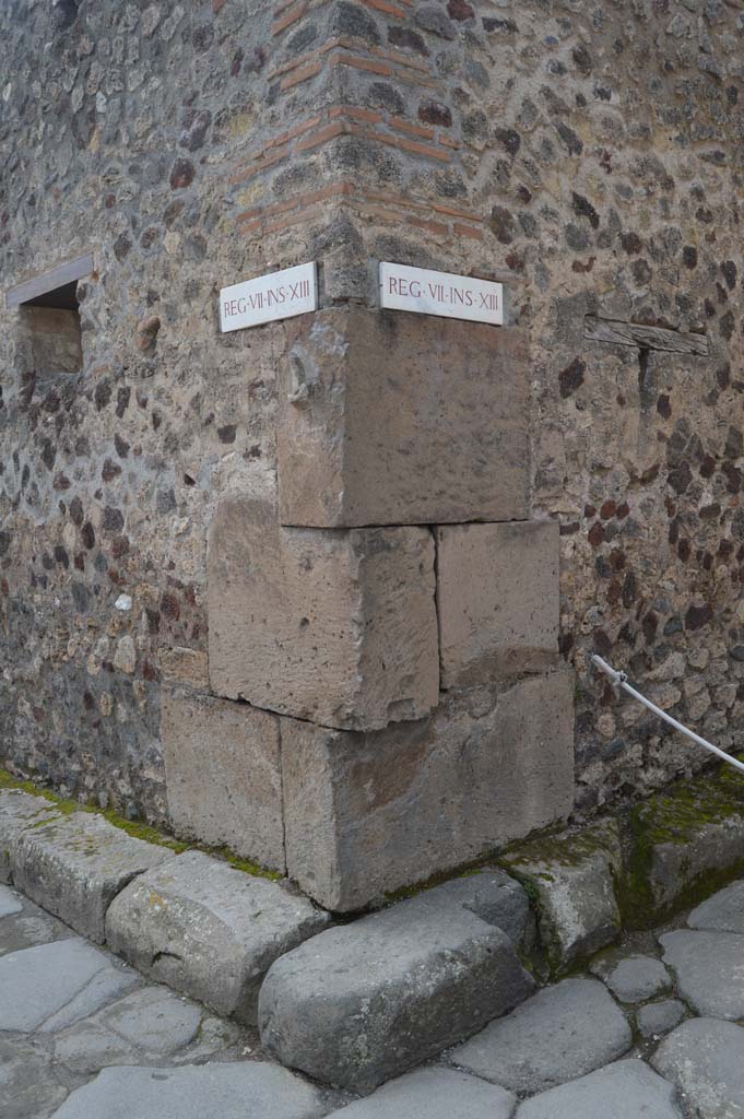 Vicolo della Maschera, west side, Pompeii. March 2018. 
Looking south towards corner at junction with Vicolo degli Scheletri, on right.
Foto Taylor Lauritsen, ERC Grant 681269 DÉCOR.
