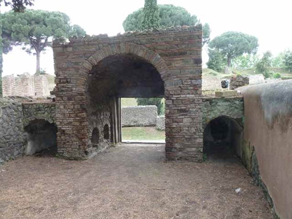 Pompeii Porta Nocera. Tomb 5ES, looking north to entrance and to Via delle Tombe. May 2010.