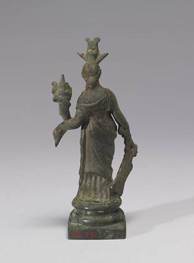 Boscoreale, Villa rustica in fondo DAcunzo. Room 12, lararium. 
Larger bronze statuette of Isis-Fortuna, rear view.
Photo courtesy of The Walters Art Museum, Baltimore. Inventory number 54.751.
http://thewalters.org/
Creative Commons Attribution-ShareAlike 3.0 Unported Licence
