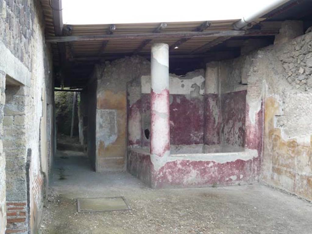 Stabiae, Villa Arianna, May 2010. Courtyard 21, looking south to corridor 26, on left, leading to baths area. Photo courtesy of Buzz Ferebee.
