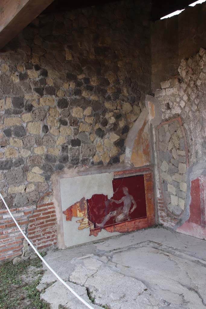 Stabiae, Villa Arianna, September 2021. Room 17, painted zoccolo on east wall in south-east corner. Photo courtesy of Klaus Heese.