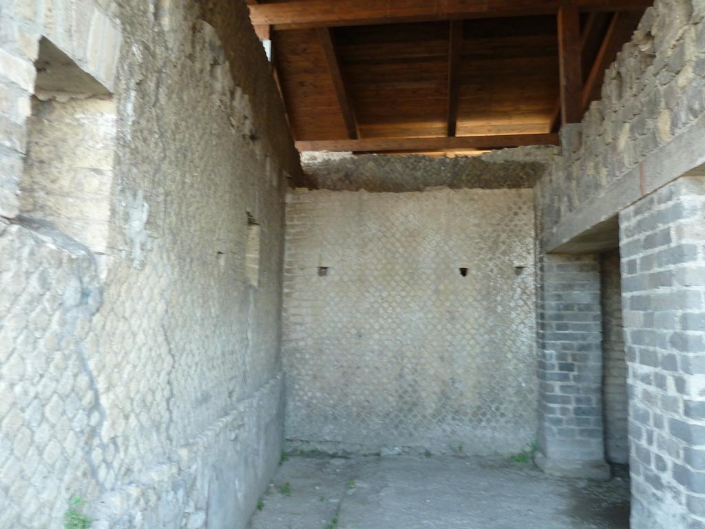 Stabiae, Villa Arianna, September 2015. Room 32, looking towards south wall.