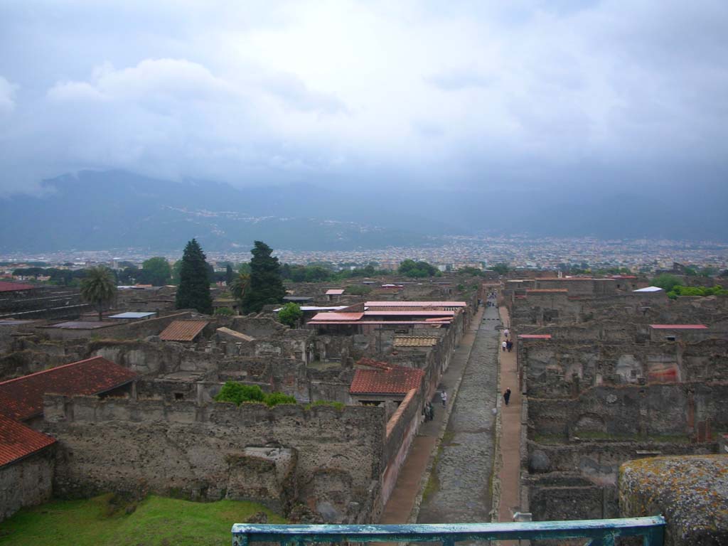 Tower XI, Pompeii. May 2010. Looking south from Tower towards Via di Mercurio and VI.9, on left. Photo courtesy of Ivo van der Graaff.