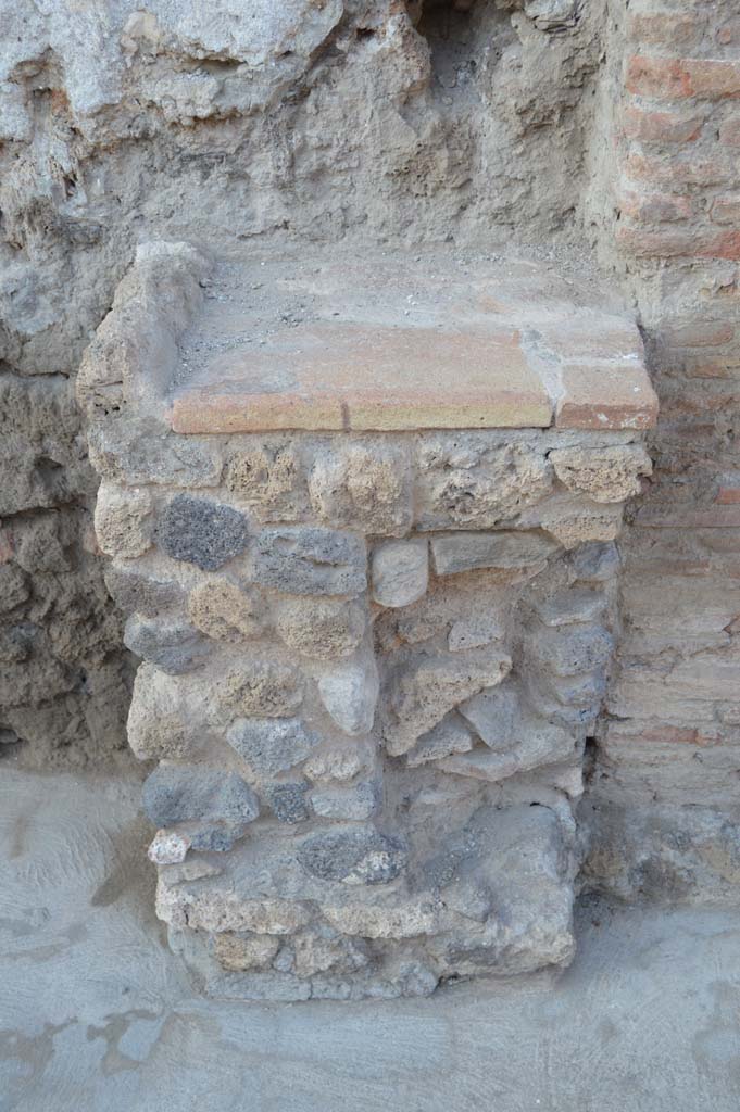 Pompeii street altar outside IX.11.1. October 2017. Detail of altar.
Foto Taylor Lauritsen, ERC Grant 681269 DÉCOR.
