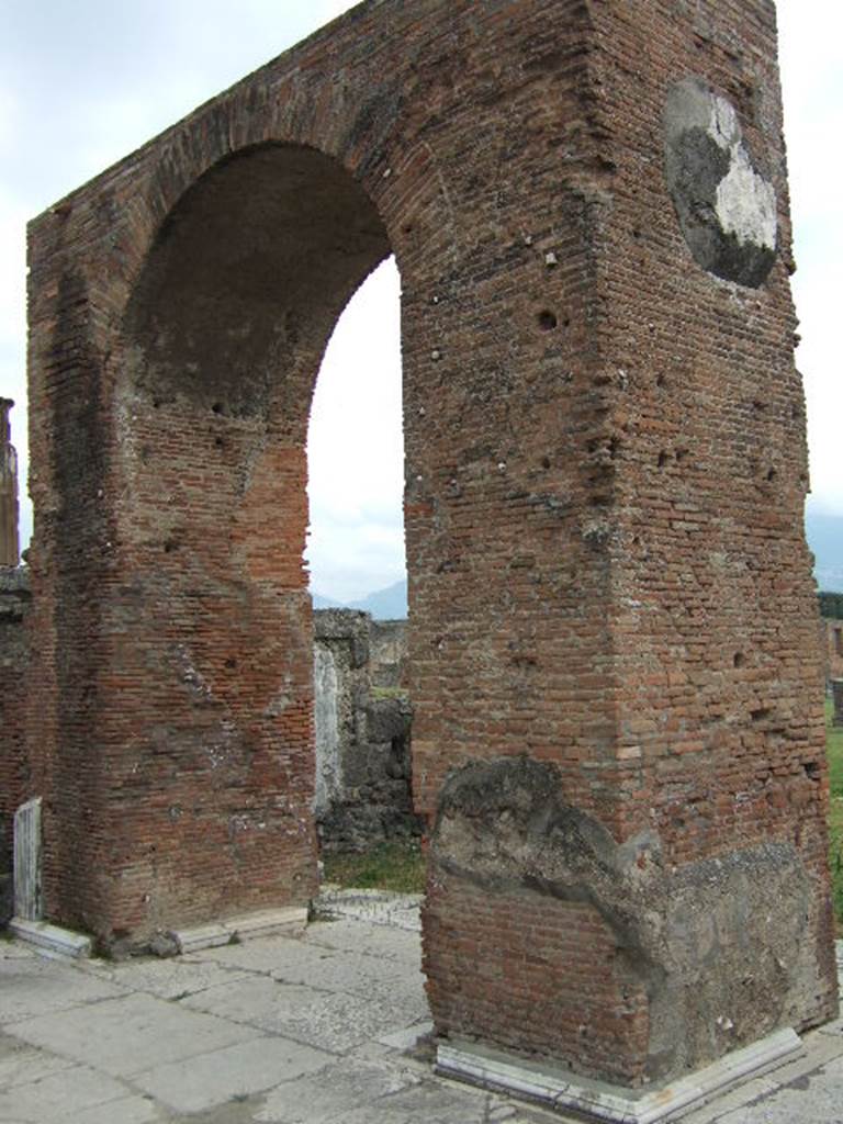 Arch of Augustus, Pompeii. 1933. Looking south-west through Arch to Forum. Photo courtesy of Peter Woods.
