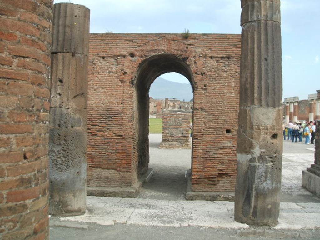 Arched monument at south end of Forum. May 2005. South side, looking north.