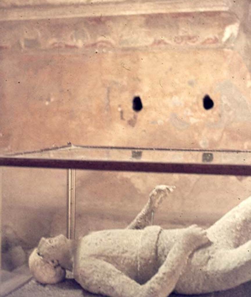 Plaster cast of victim no.12. Photo taken January 1977, may have been on display perhaps in the Antiquarium. 
Photo courtesy of David Hingston.

