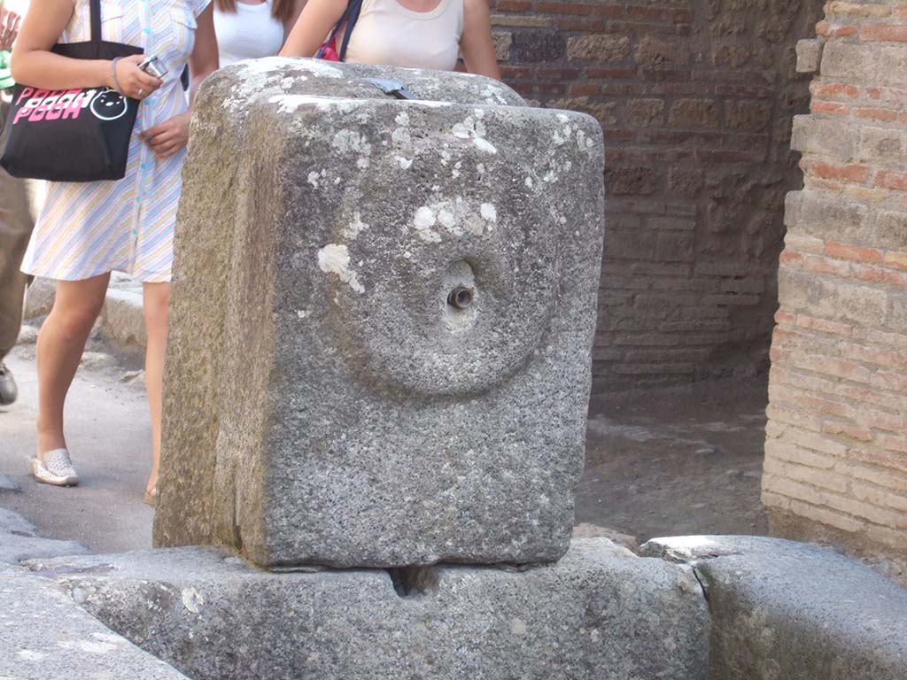 Fountain outside I.9.1 on Via dell’Abbondanza. September 2005. Relief of “patera” or plate.