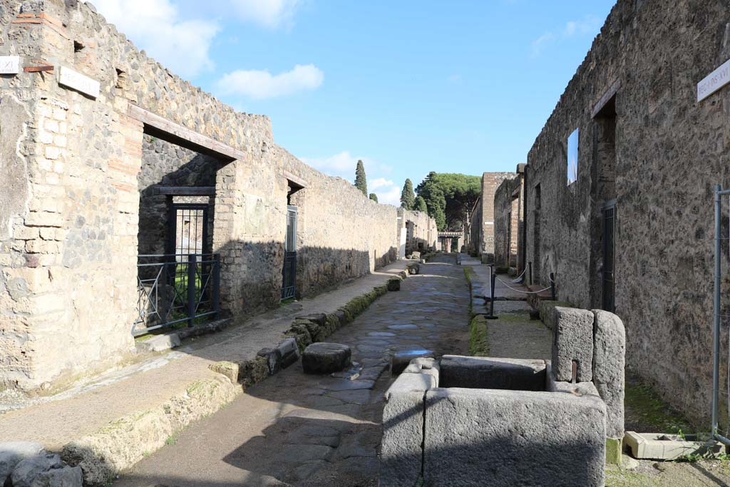 Fountain outside I.16.4 Pompeii. December 2018. Via di Castricio. Looking east along I.11, on left, and I.16, on right. 
Photo courtesy of Aude Durand.

