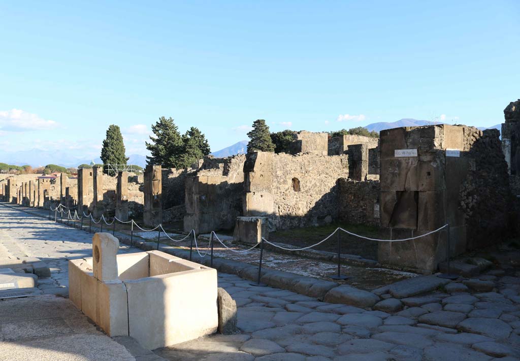 Fountain outside VII.9.67. Via dell’Abbondanza, south side, Pompeii. December 2018. 
Looking south-east along Insula VIII.5, with VIII.5.1, on right. Photo courtesy of Aude Durand.

