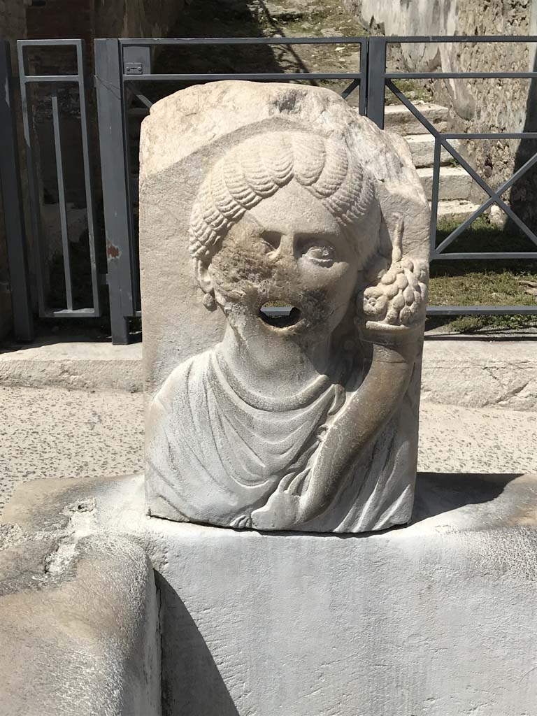 Fountain outside VII.9.67 and VII.9.68. April 2019. Relief of head of Fortuna (Abbondanza) with cornucopia.
Photo courtesy of Rick Bauer.
