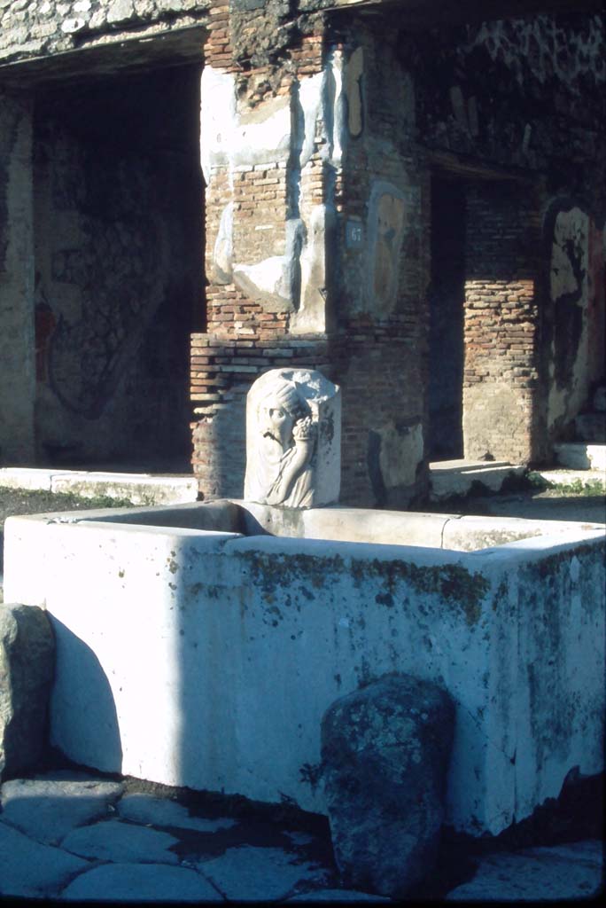 Fountain outside VII.9.67 and 68, Pompeii. 4th December 1971.
Photo courtesy of Rick Bauer, from Dr.George Fay’s slides collection.
