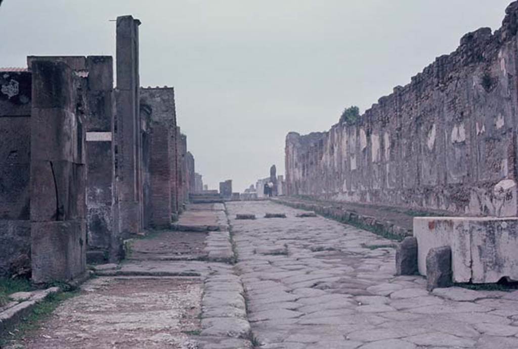 Via dell’Abbondanza, Pompeii. November 1966. Looking west past fountain towards Forum from near VIII.5.1. Photo courtesy of Rick Bauer.