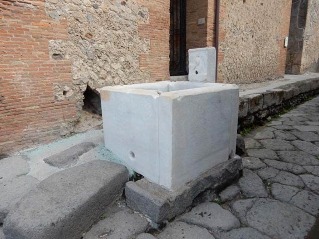 VII.15.1 Pompeii., May 2018. Marble fountain in Vicolo del Gallo.  Photo courtesy of Buzz Ferebee. 