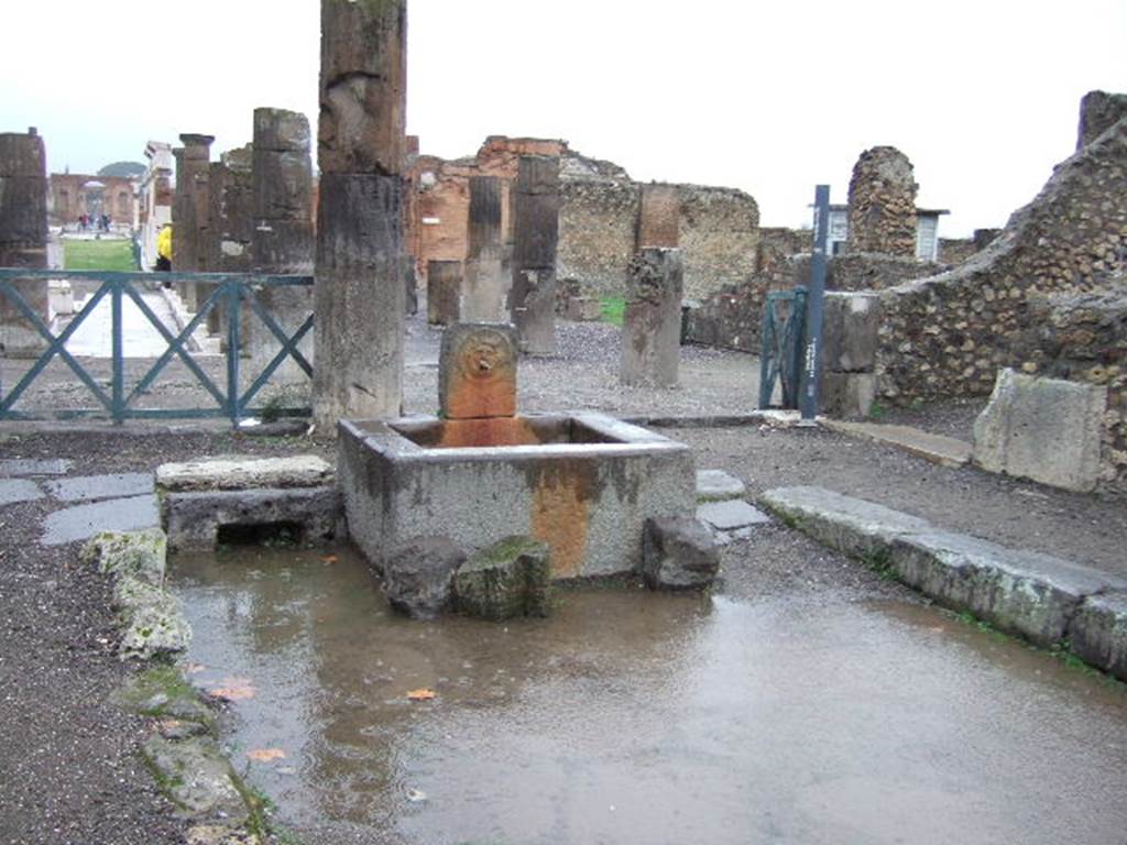 Outside VIII.2.11, Pompeii. December 2005. Looking north past fountain on Via delle Scuole, towards Forum.