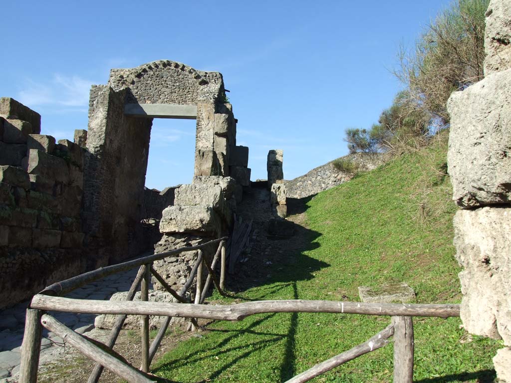 Pompeii Porta Nocera. December 2006. South West side of gate.