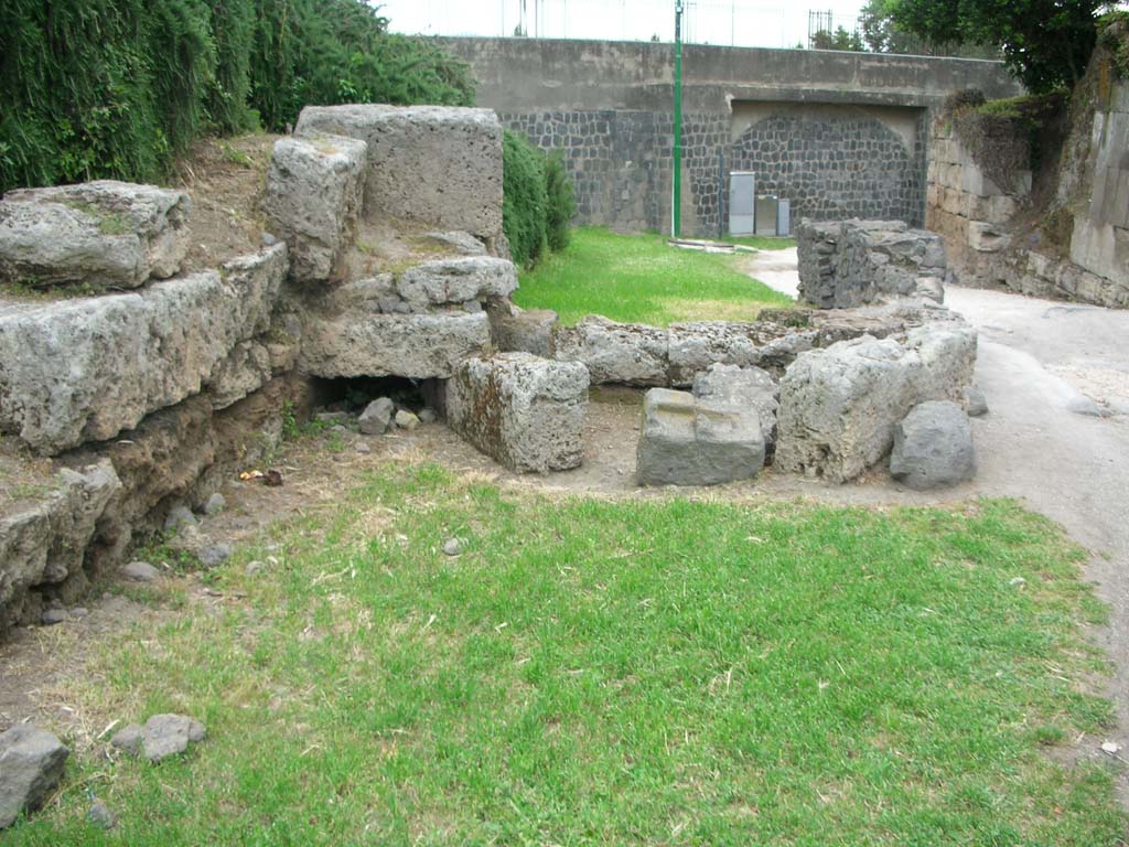 Porta di Sarno or Sarnus Gate. June 2012. Looking east out of the city along the south side of the gate. Photo courtesy of Michael Binns.
