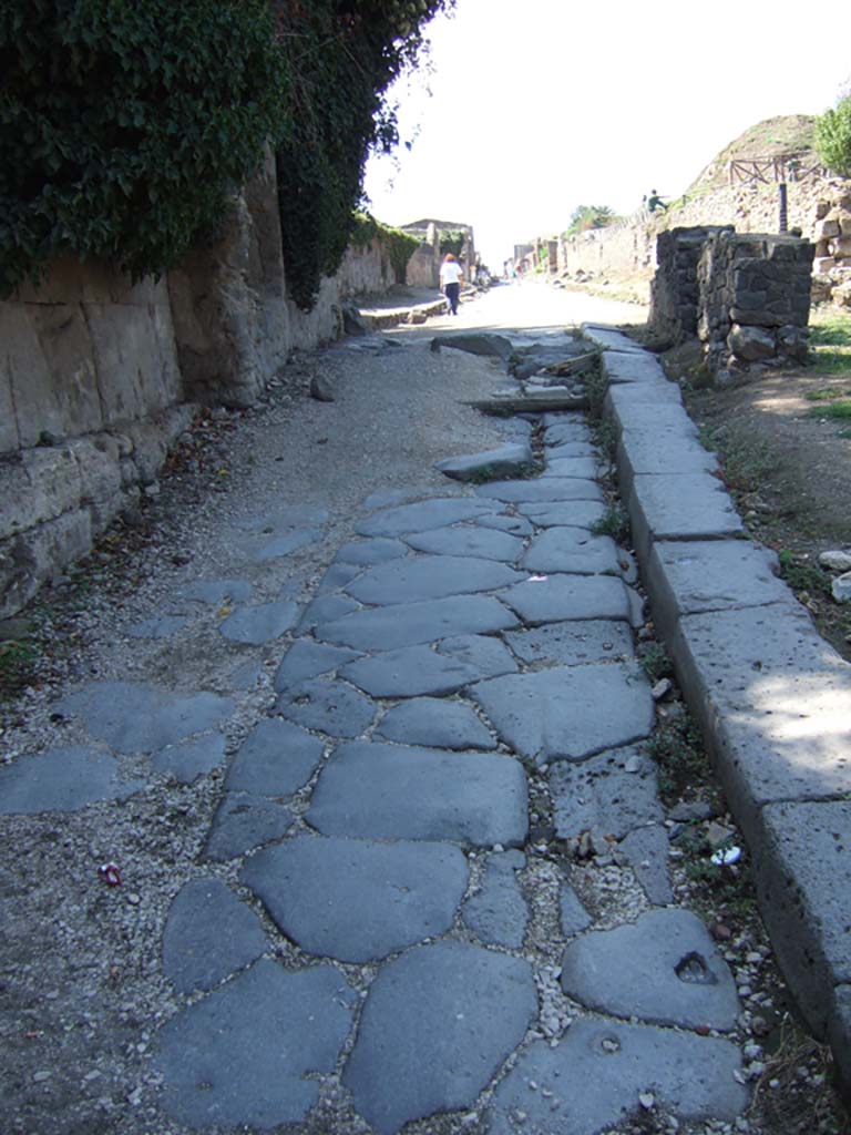 Sarnus Gate. September 2005. Looking west along roadway and through gate onto Via dell’Abbondanza.