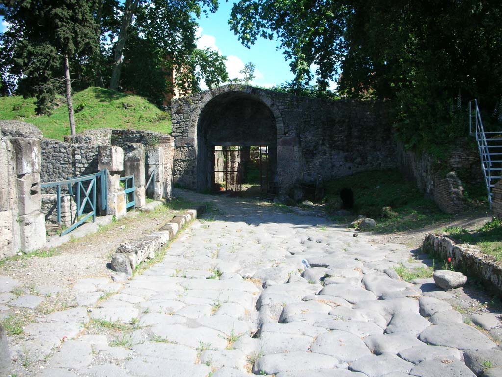 Pompeii Stabian Gate.  September 2005.  Plaster on west side. 