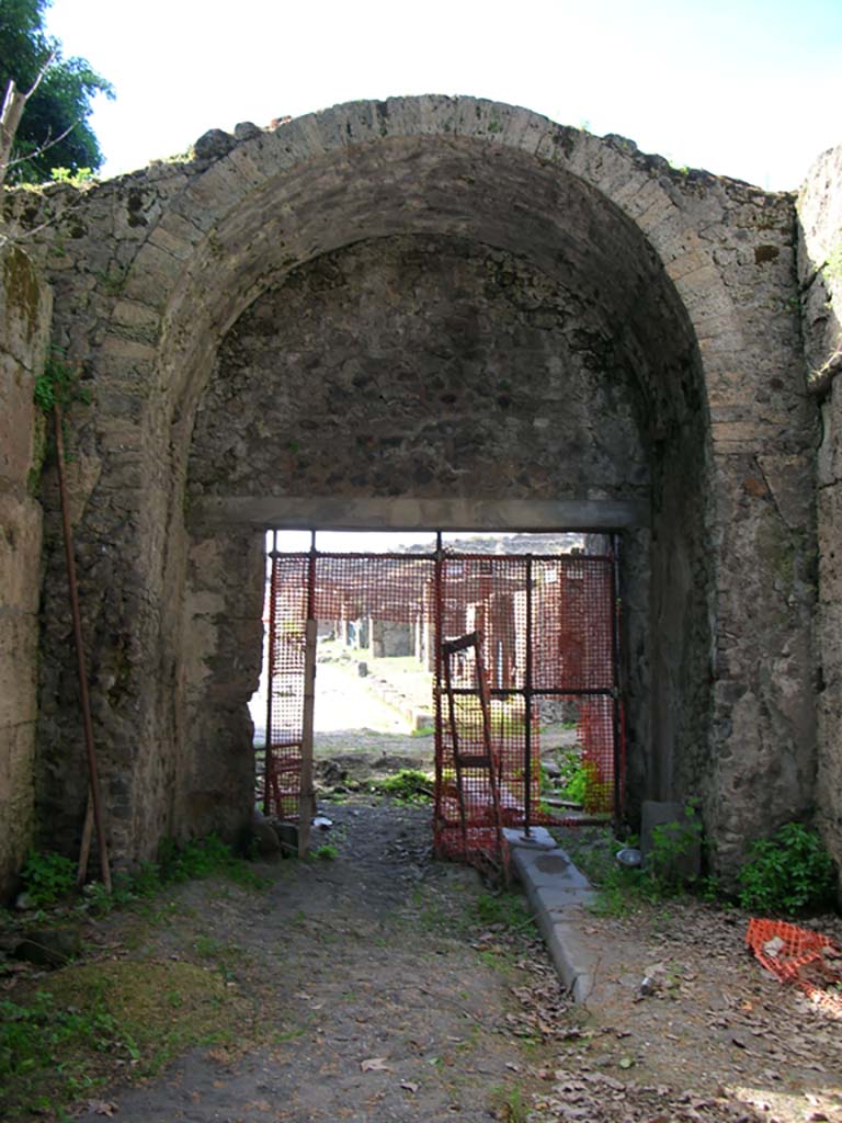 Pompeii Stabian Gate. September 2010. Looking north to Cippus of L. Avianius Flaccus and Q. Spedius Firmus. Photo courtesy of Drew Baker.