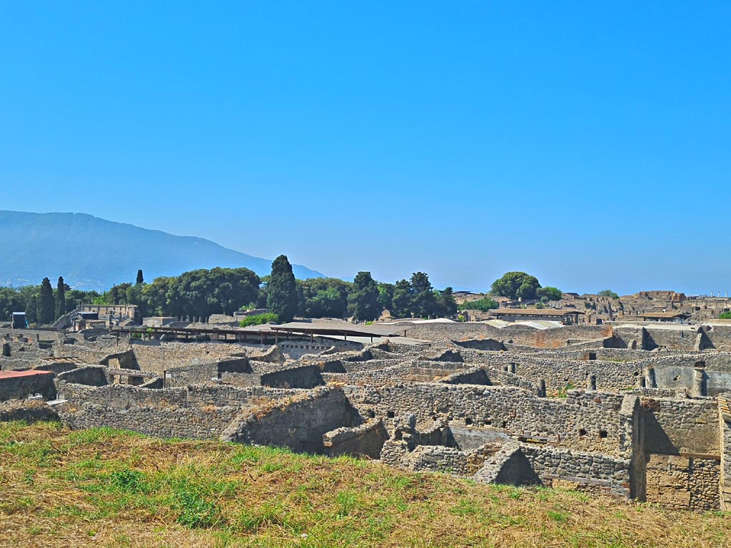 IX.7.14/15/16 Pompeii. June 2024. Looking west from above IX.7.12, rear of Casina dell’Aquila, from near IX.7.16, on right.     
The west wall of the garden area would be on the left of this photo. Photo courtesy of Giuseppe Ciaramella.
