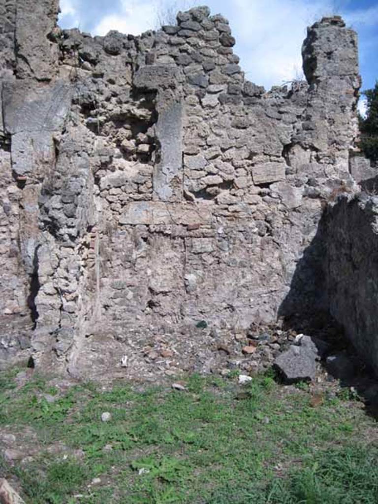 1.2.3 Pompeii. September 2010. East wall of sacrarium. Photo courtesy of Drew Baker.
