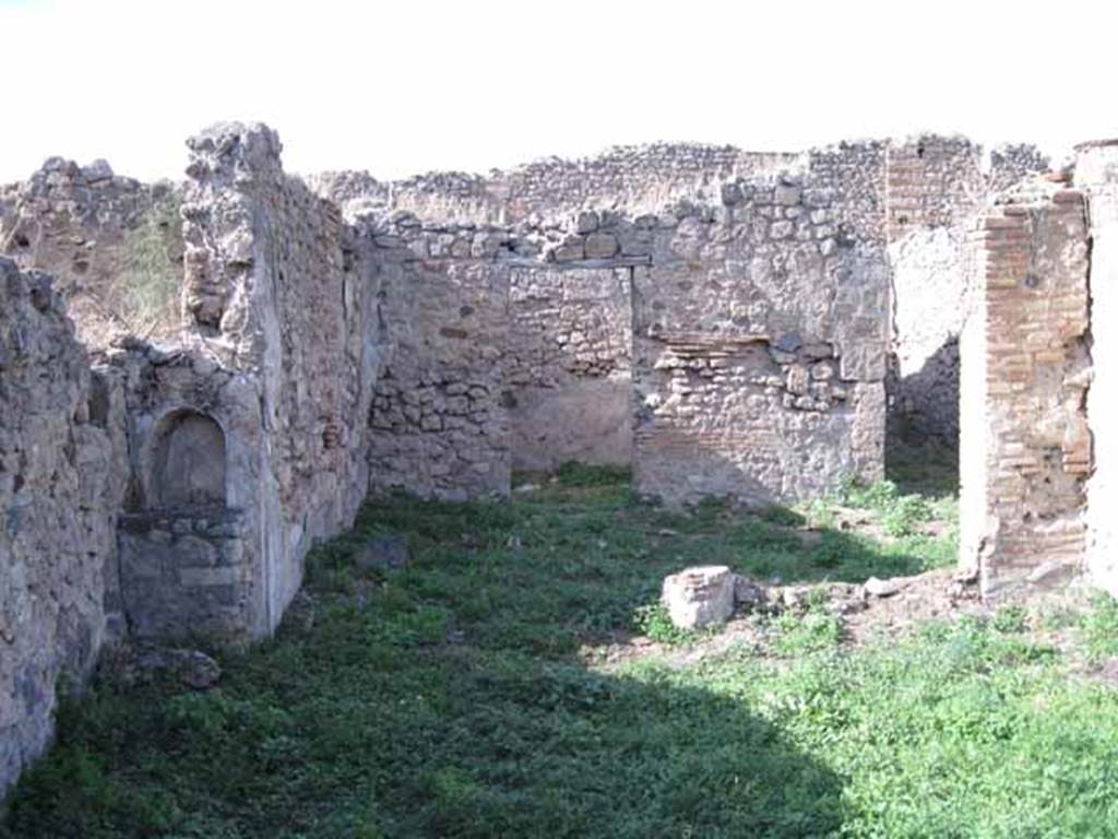 1.2.16 Pompeii. September 2010. Looking north towards northern end of garden and north portico. Photo courtesy of Drew Baker.
