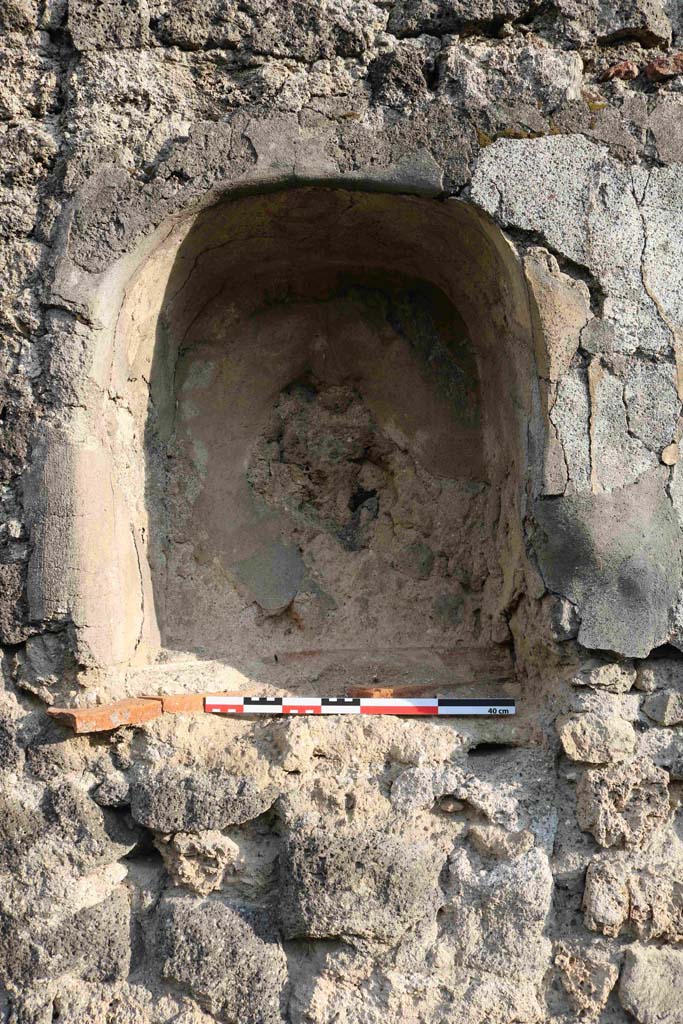 I.2.24 Pompeii. September 2018. 
Detail of niche (h.0.60, w.0.52, d.0.23, h. above floor 1.35) on south wall. Photo courtesy of Aude Durand.
