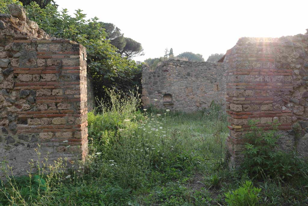 I.5.3 Pompeii. September 2018. Entrance doorway, looking west along south side. Photo courtesy of Aude Durand.