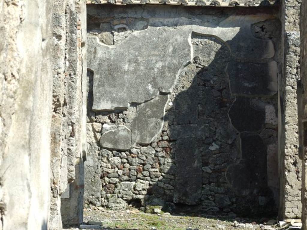 VI.2.14 Pompeii. September 2005. East wall of garden area. On the rear wall of the small garden area was a garden painting.  See Jashemski, W. F., 1993. The Gardens of Pompeii, Volume II: Appendices. New York: Caratzas. (p.122). 
