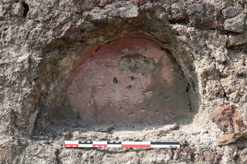 VI.6.2 Pompeii. December 2018. Detail of niche in west wall of shop. Photo courtesy of Aude Durand.