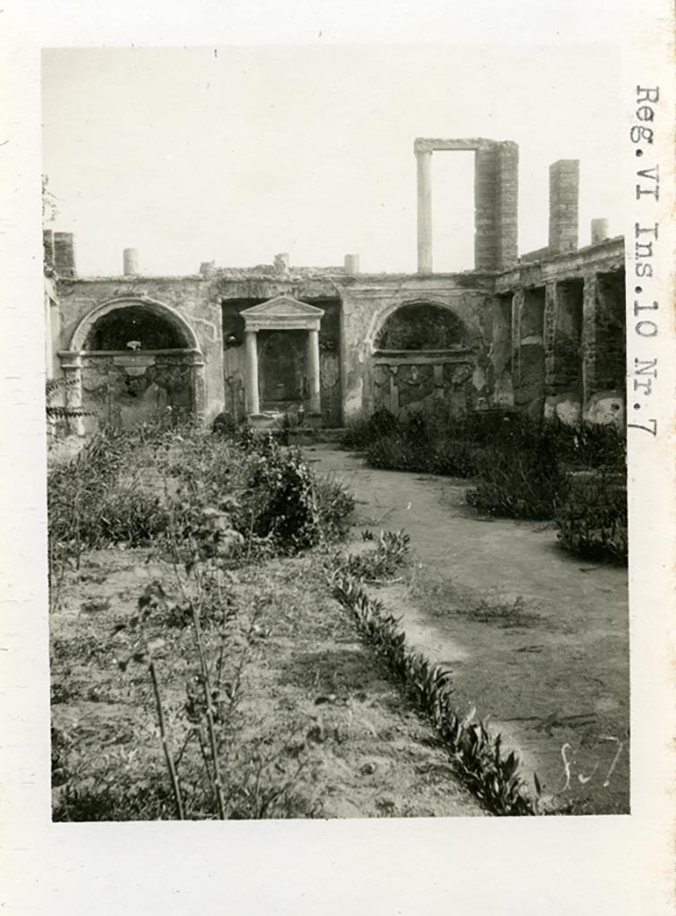 VI.10.7 Pompeii. Pre-1937-39. Room 15, looking south. 
Photo courtesy of American Academy in Rome, Photographic Archive. Warsher collection no. 851.
