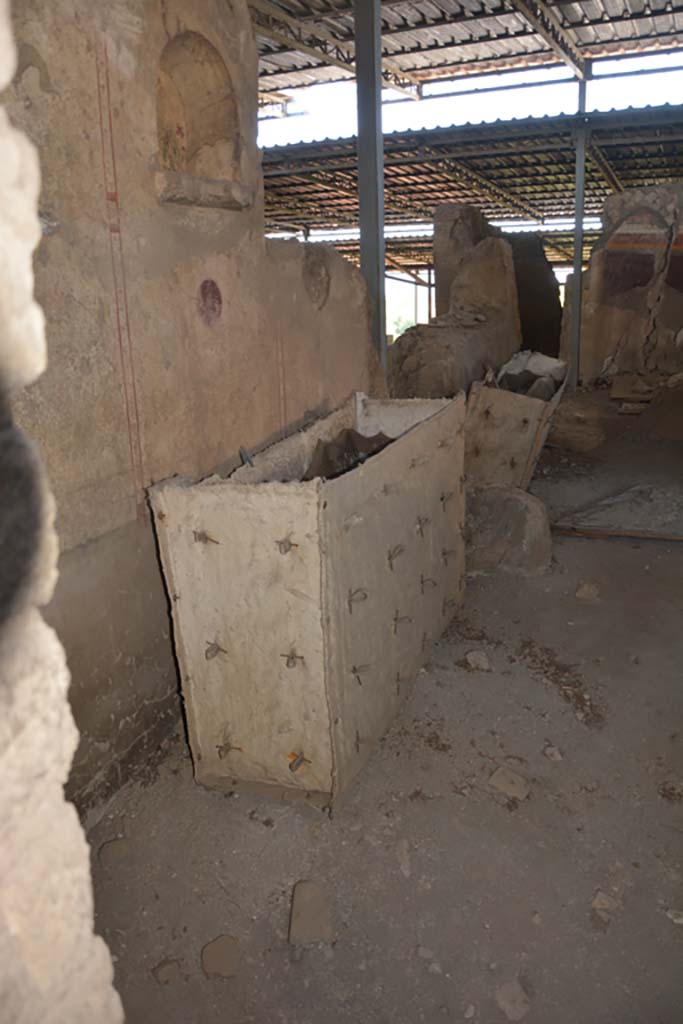 VI.17.41 Pompeii. September 2019. 
Looking west towards south wall at rear of north wall of atrium.
Foto Annette Haug, ERC Grant 681269 DÉCOR.
