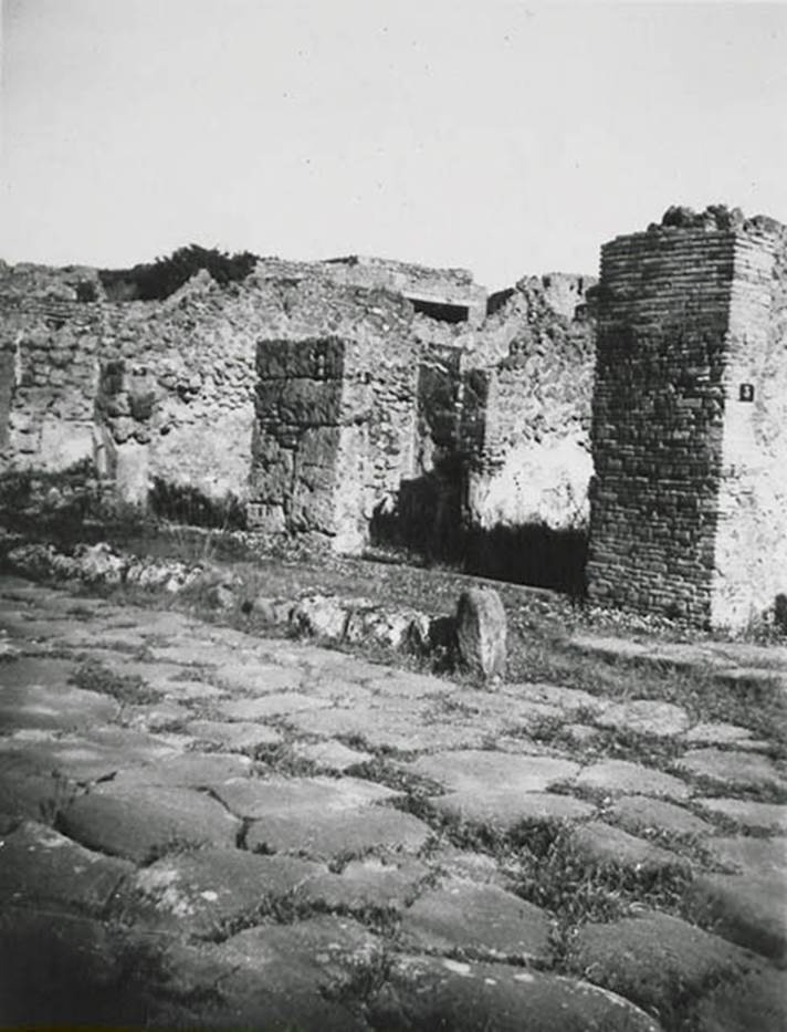 10103-5-warscher-codex-69-640.jpg
I.1.3-5 Pompeii. 1936, taken by Tatiana Warscher. Looking towards entrance doorways on Via Stabiana. I.1.4 is the central doorway.
See Warscher T., 1936. Codex Topographicus Pompeianus: Regio I.1, I.5. (no.12), Rome: DAIR, whose copyright it remains.


