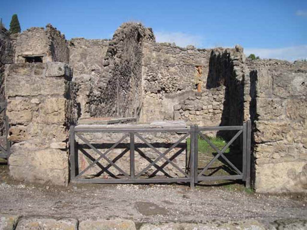 1.2.8 Pompeii. September 2010. Looking east to entrance doorway from Via Stabiana. Photo courtesy of Drew Baker.
