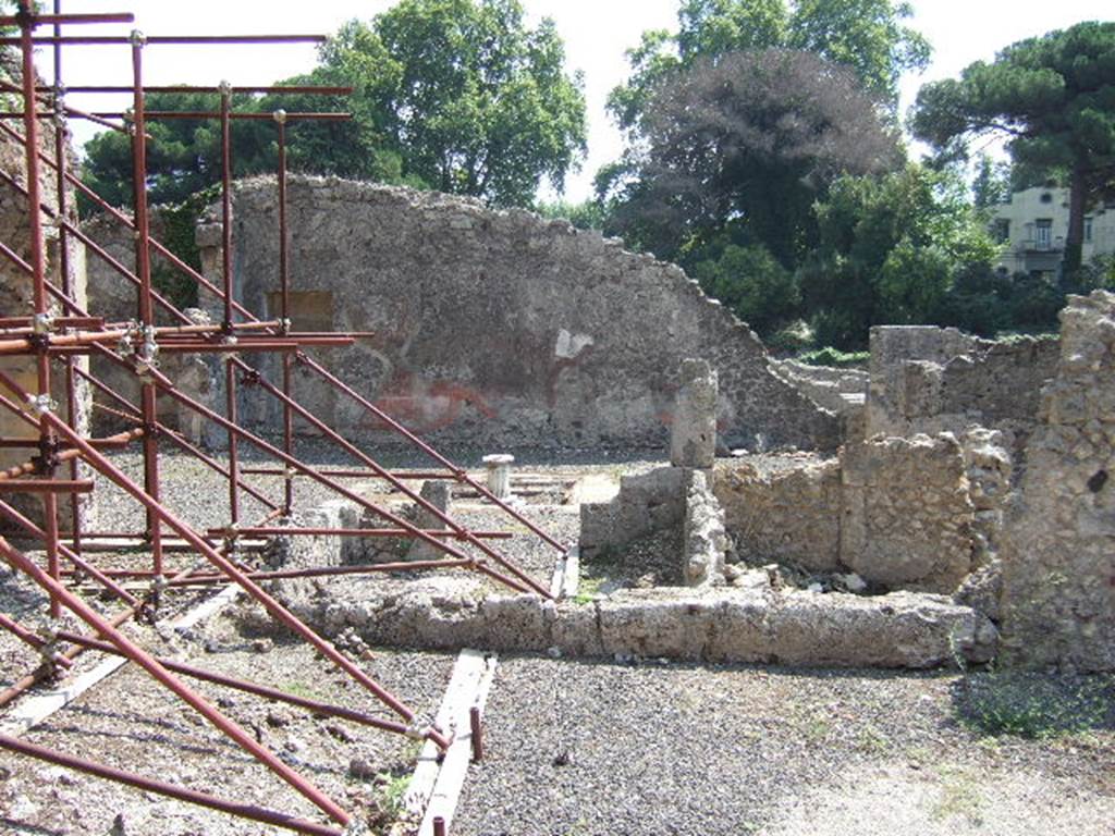 I.2.13 Pompeii at front of picture.September 2005. Looking south into I.2.10 showing ruined cubiculum and ala (middle of picture).