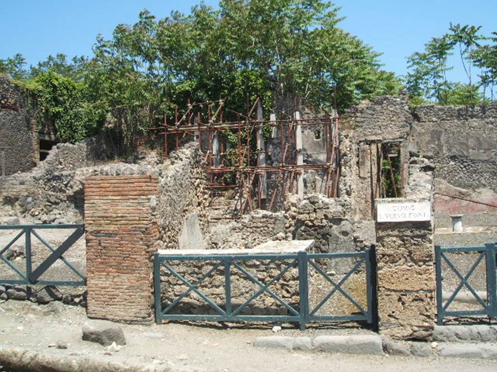 I.2.11 Pompeii. May 2005.  Entrance, in centre. Looking east.