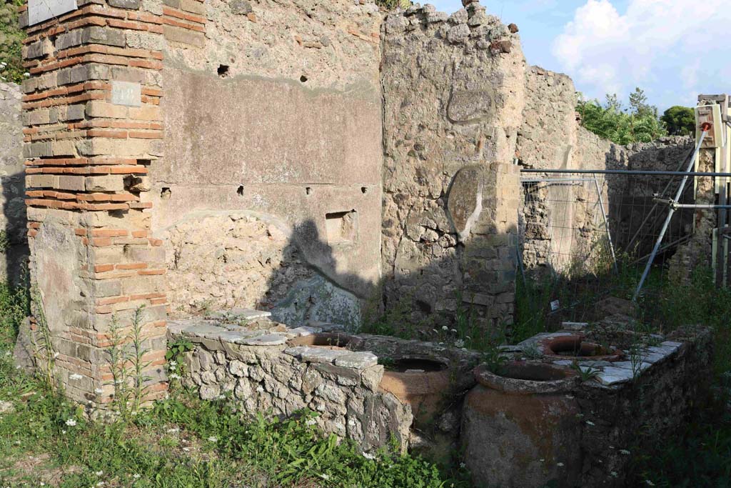I.2.18 Pompeii. September 2018. Looking across podium towards east wall. Photo courtesy of Aude Durand.