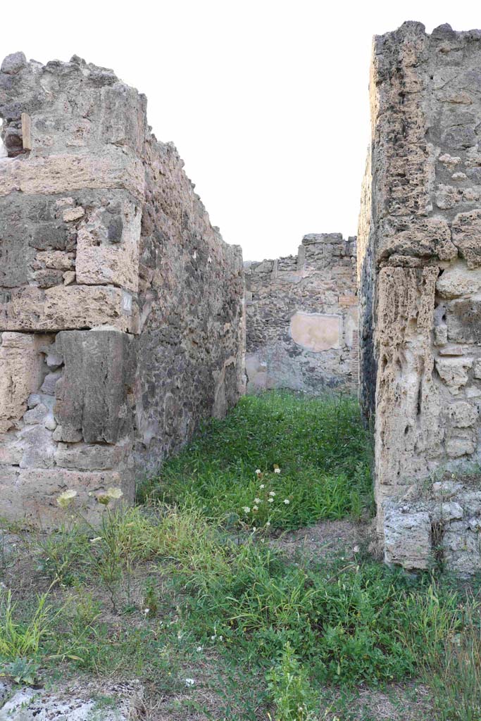 I.2.24 Pompeii. September 2018. 
Looking north to entrance doorway. Photo courtesy of Aude Durand.


